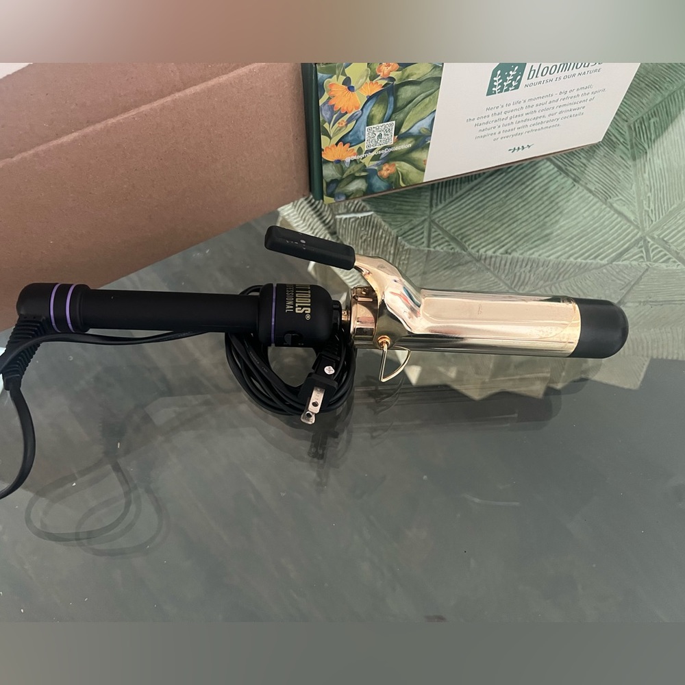 Hot Tools Pro Artist 24K Gold Curling Iron | (1-1/2 in) - Picture 3 of 6